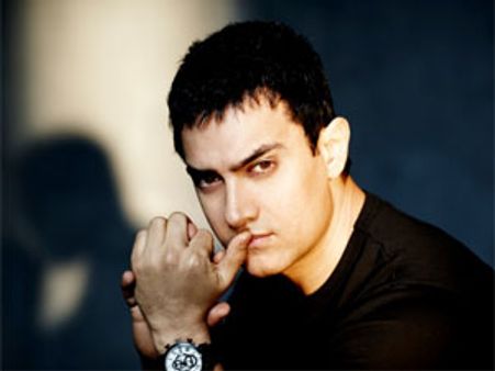 After Salman Khan, Aamir Khan ignores Shahrukh Khan