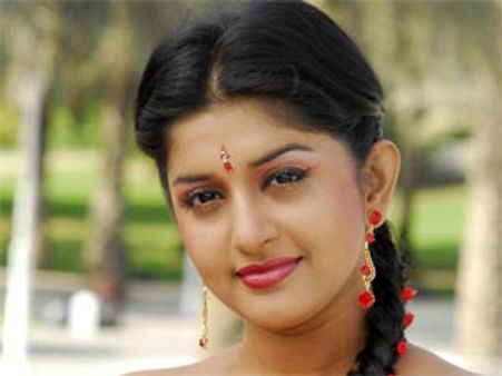 Meera Jasmine is back with Samuelinte Makkal