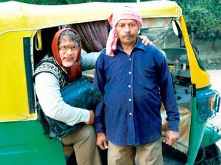 Aamir Khan keeps his promise, attends auto driver's son's wedding