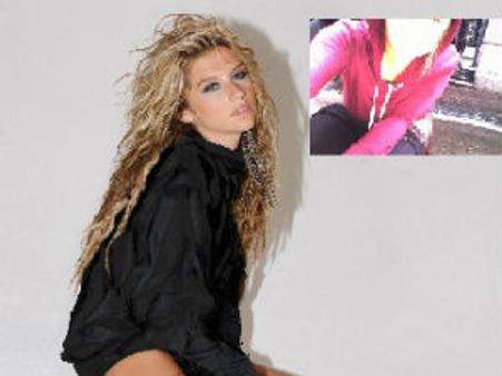 Ke$ha pulls down her pants to pee in street