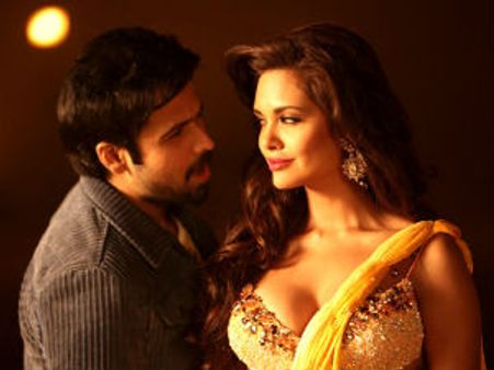 Emraan Hashmi, Esha Gupta groove at Live In Concert