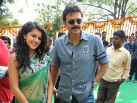 Venkatesh, Tapsee flies off to Malaysia