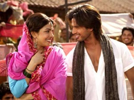 Shahid Kapoor and Priyanka Chopra to host a Qawwali and Hasya Kavi Sammelan