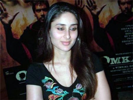 Kareena Kapoor falls ill during Heroine's shoot