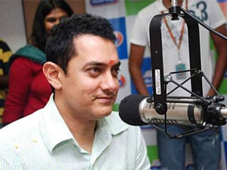 Now, Aamir Khan targets Radio with Dil Pe Lagi Aur Baat Bani