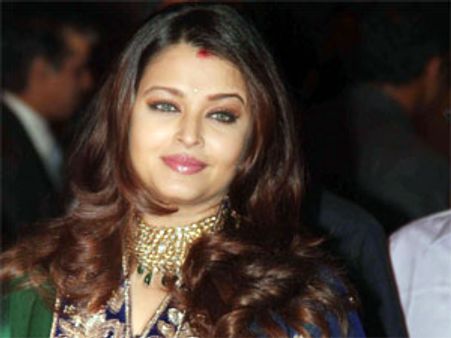 Aishwarya Rai Bachchan handles criticism with poise