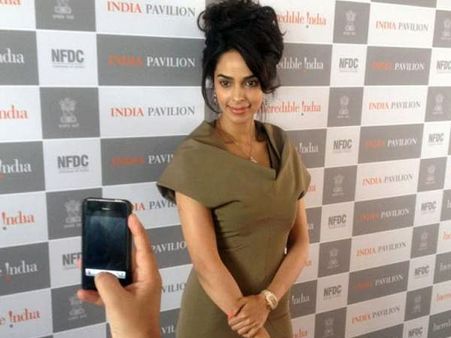 Mallika Sherawat reaches Cannes; Sonam and Aishwarya still missing