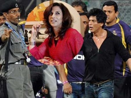 Shobhaa De takes a dig at Shahrukh Khan