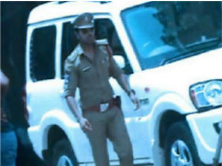 Ram Charan's first look in Zanjeer hits the net