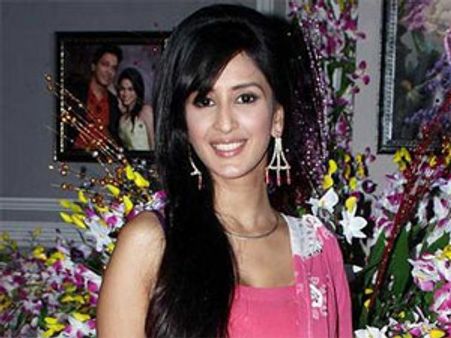 Chahat Khanna aka Ayesha bids adieu to Bade Acche Lagte Hain?