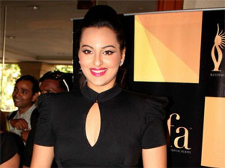 No bikini acts and steamy scenes for Sonakshi Sinha
