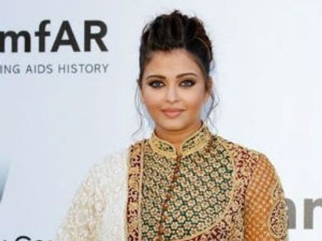 Aishwarya Rai's daughter Aaradhya's photos finally hit the net