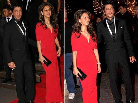 Shahrukh Khan spotted smoking in public again!