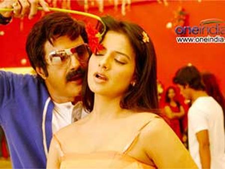 Balakrishana's Adhinayakudu gets average reviews from film critics