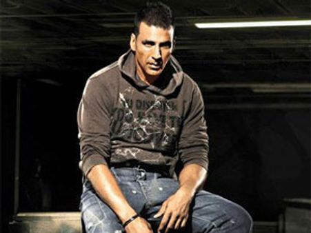 Akshay Kumar blames 'Night' for controversies