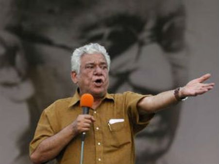 Om Puri croons Bharat Mata Ki Jai for Raambhajjan Zindabaad