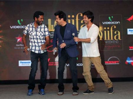 IIFA 2012 fever catches up among fans