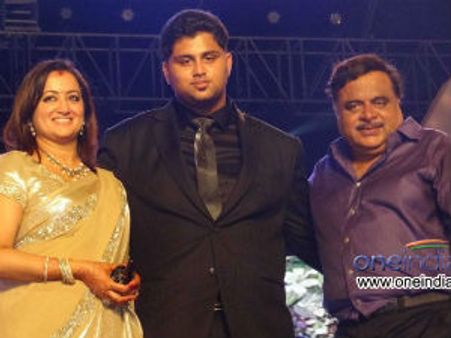 Ambareesh throws a thanksgiving party