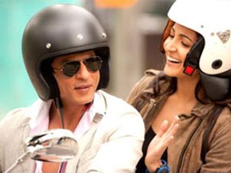 Shahrukh Khan, Anushka Sharma shooting in London, amidst trouble!