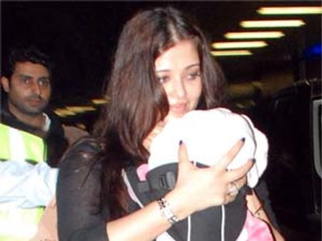 Aishwarya Rai Bachchan introduces Aaradhya to fan!