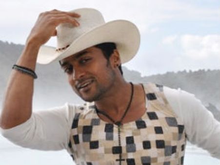 Gautham Menon announces Thuppariyum Anandhan with Surya