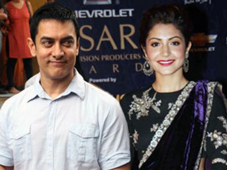 Aamir Khan will romance Anushka Sharma in Peekay