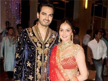Esha Deol, Bharat Takhtani head over heels for each other!