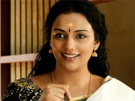 Shwetha Menon gives a nod to Blessy to film her maternity period, delivery