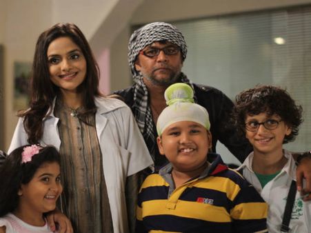 Roja fame Madhoo makes guest appearance in Tomchi