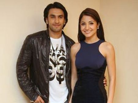 When Anushka Sharma calmed Ranveer Singh at the Airport