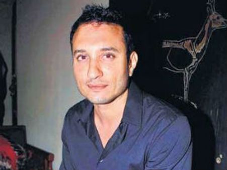 Cocktail director not under pressure of 100 crore club