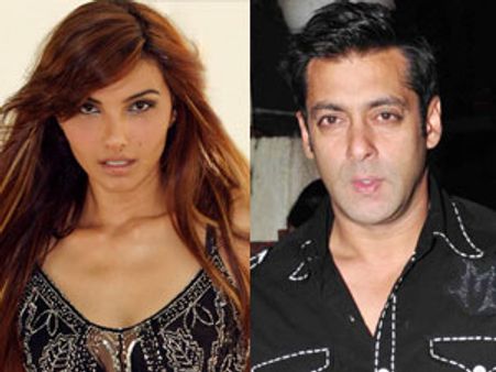 Salman Khan's ex-girlfriend talks about his abusive behaviour!