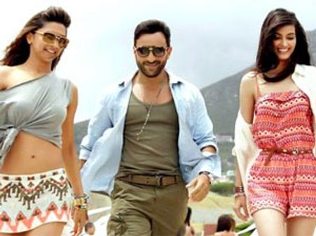 Saif Ali Khan too old for young Deepika, Diana in Cocktail?