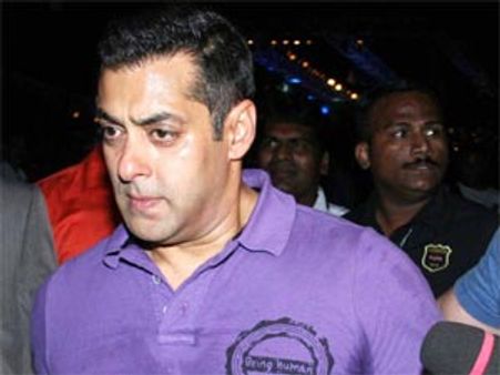 Salman Khan's family organises a surprise birthday bash for his ex-girlfriend!