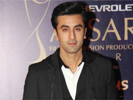 Ranbir Kapoor clears his stand on his smoking act!