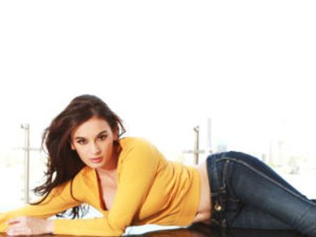 Dhanush spotted club-hopping with Evelyn Sharma