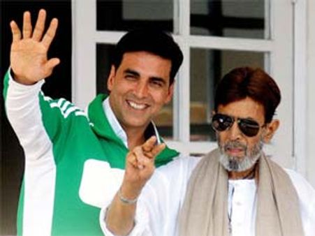 Akshay Kumar speechless over father-in-law Rajesh Khanna's alleged affair!