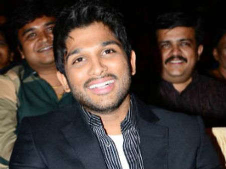 Allu Arjun to romance Iddaru Ammayilu
