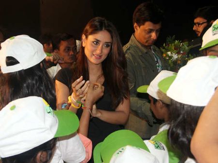 Kareena, Madhur celebrate Friendship Day on Heroine set