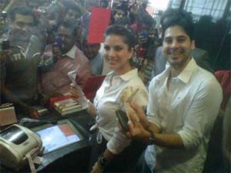 Why is Sunny Leone selling Jism 2 tickets at ticket counter?