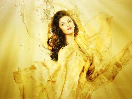 Picture: Aishwarya Rai Bachchan loses weight, looks stunningly hot!