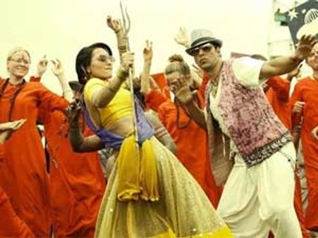 WATCH: Akshay Kumar dances on Joker's 'Sing Raja' track