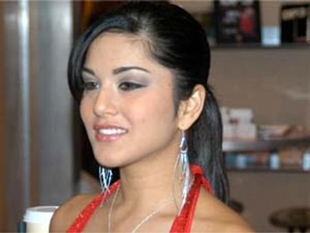 Not Salman, Sunny Leone eyes on the other Khan!