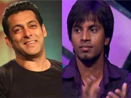 Big hearted Salman Khan gifts bike to a fan!