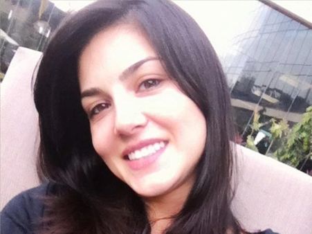 Sunny Leone – Hot even without makeup!