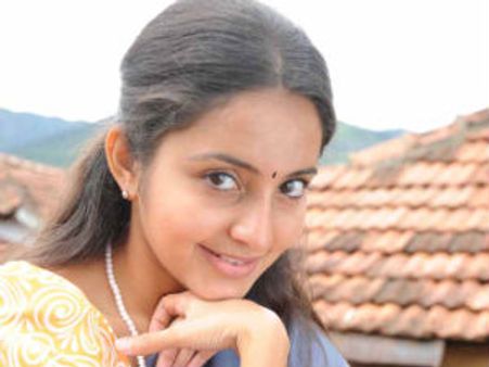 Bhama to romance Ganesh in Auto Raja
