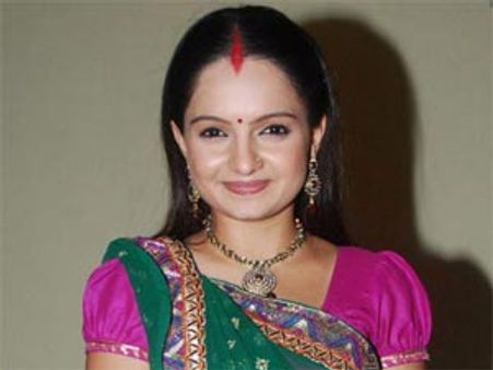 Gopi Bahu aka Giaa Manek tortured by producer!