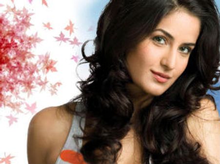 Kareena Kapoor, Priyanka Chopra are my seniors: Katrina Kaif