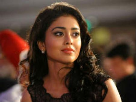 Shriya Saran set to show off her batting skills in LIB