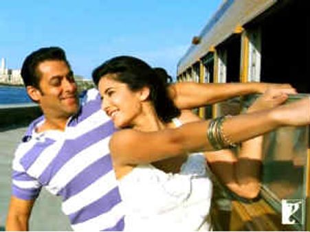 Will Salman's Ek Tha Tiger beat Shahrukh's Ra.One lifetime record?